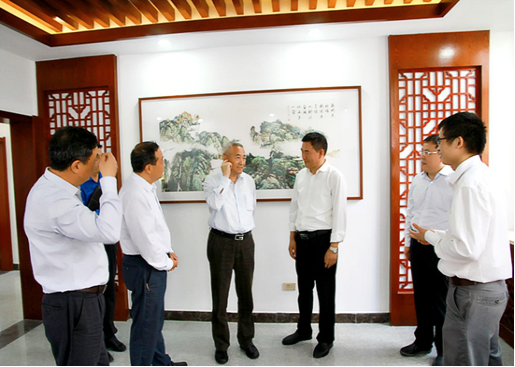 2017年9月28日,全国政协常委、九三学社常务副主席卲鸿一行来武当文化基地指导工作。